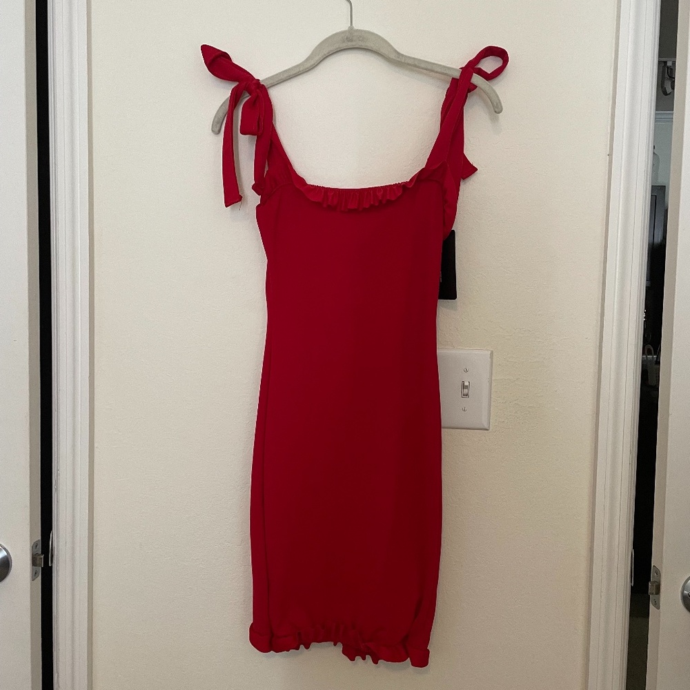 NEVER WORN - RED PRETTYLITTLETHING DRESS
